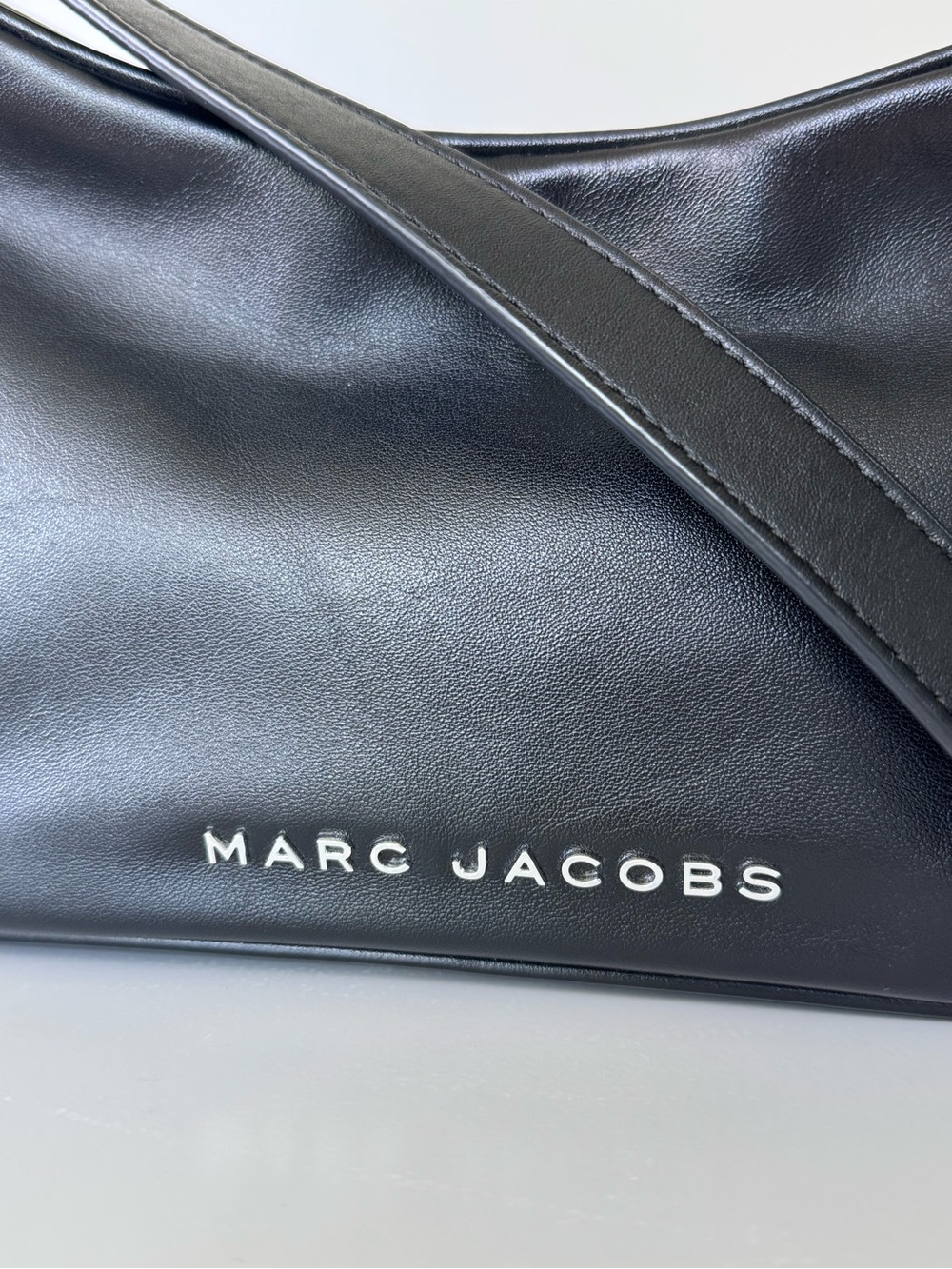 Marc Jacobs Tempo Small Black Leather Hobo Bag - Picture 4 of 8